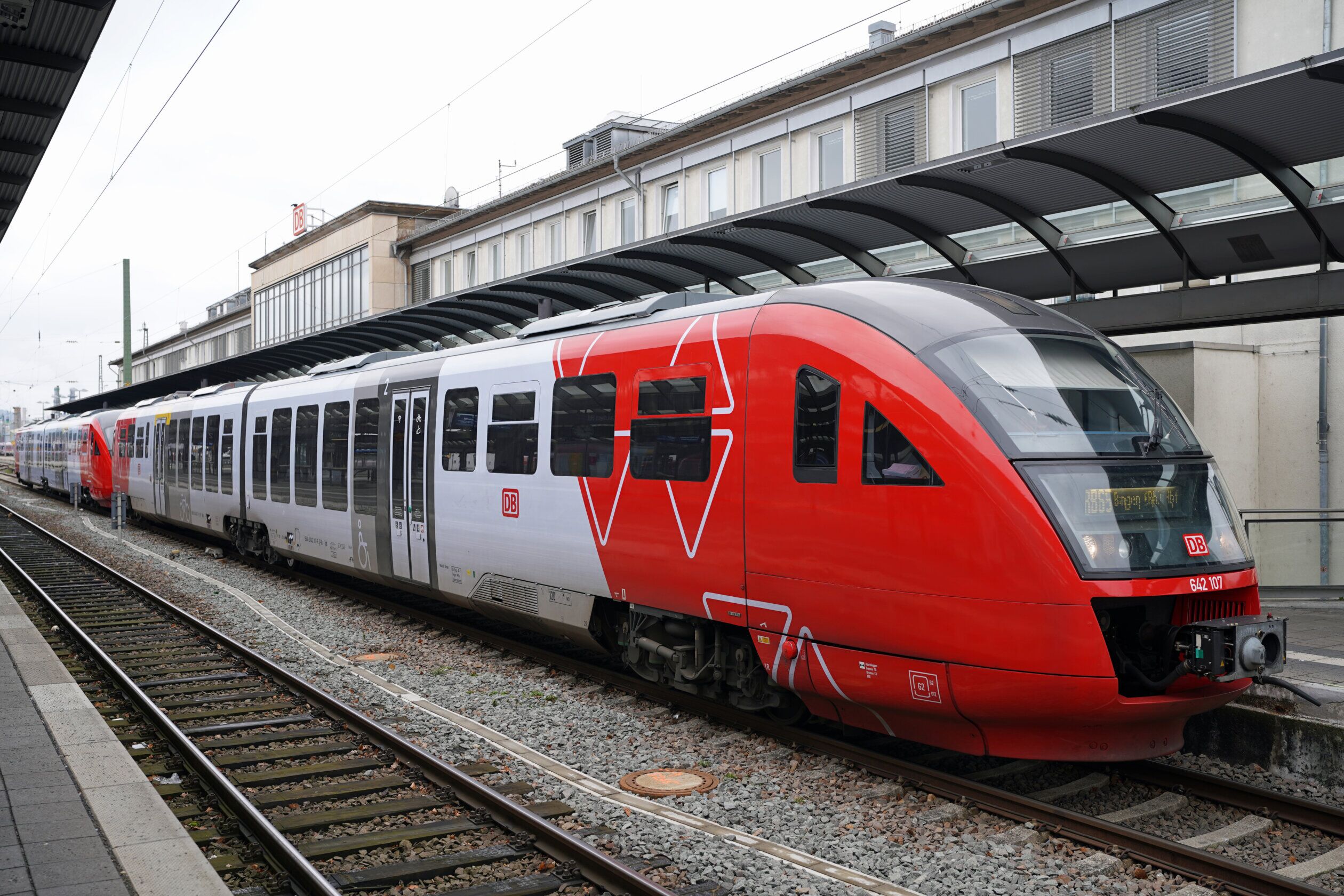 52077