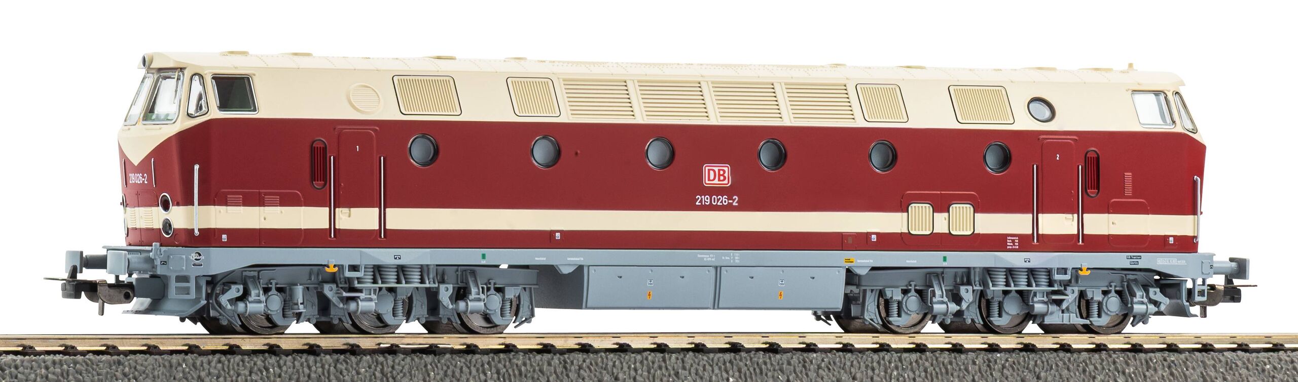 52121